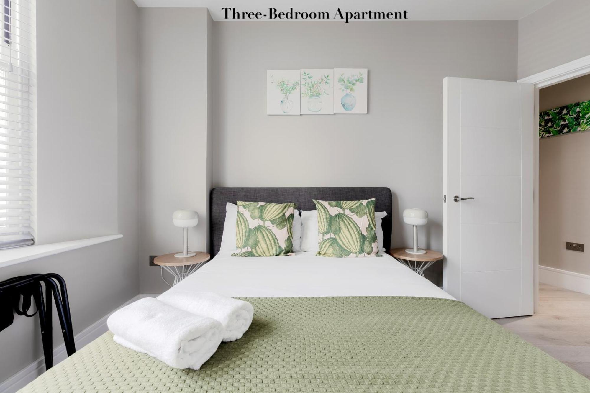 Superb Apartments Opposite Edgware Road Station Лондон Номер фото
