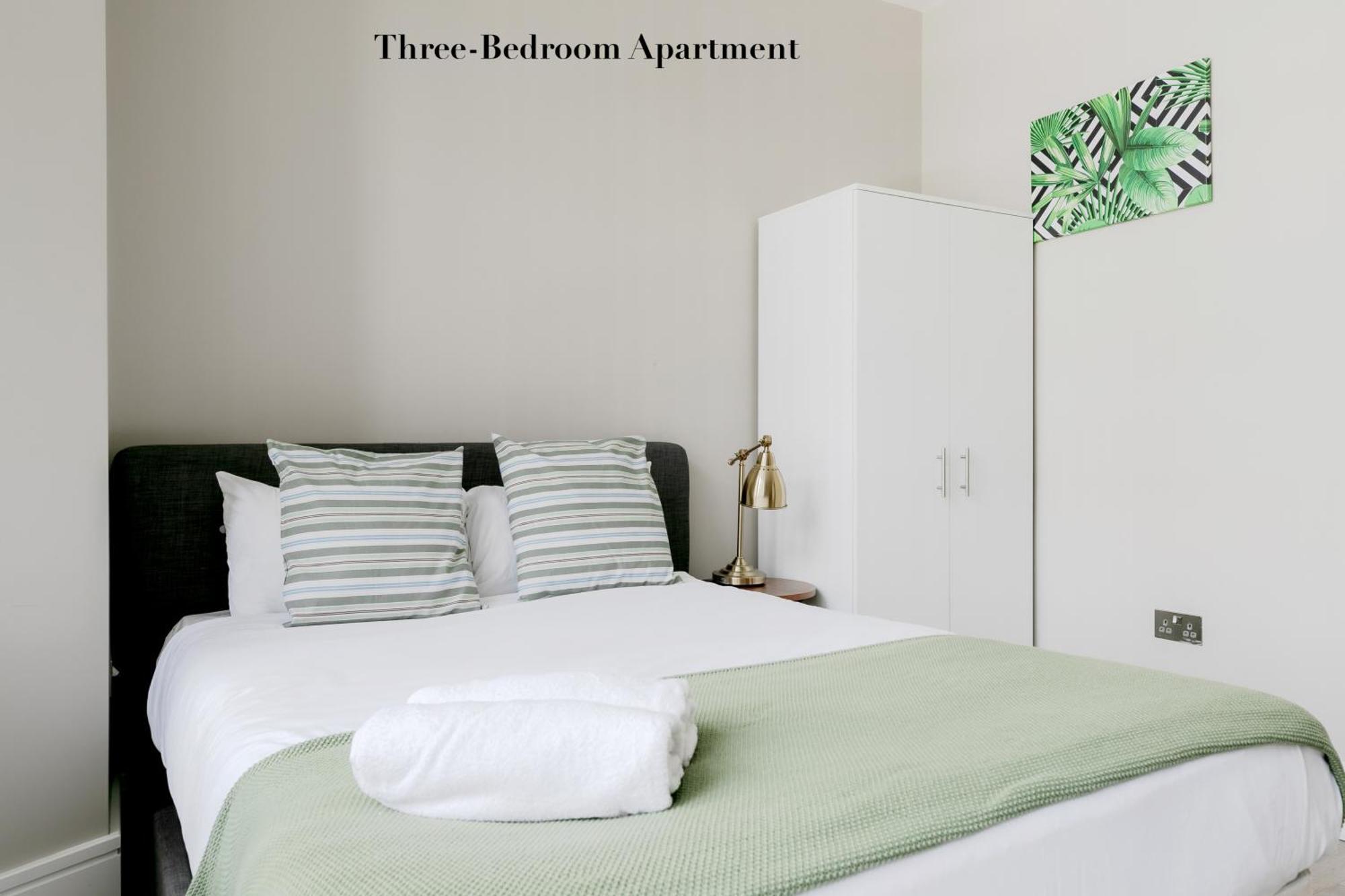 Superb Apartments Opposite Edgware Road Station Лондон Номер фото