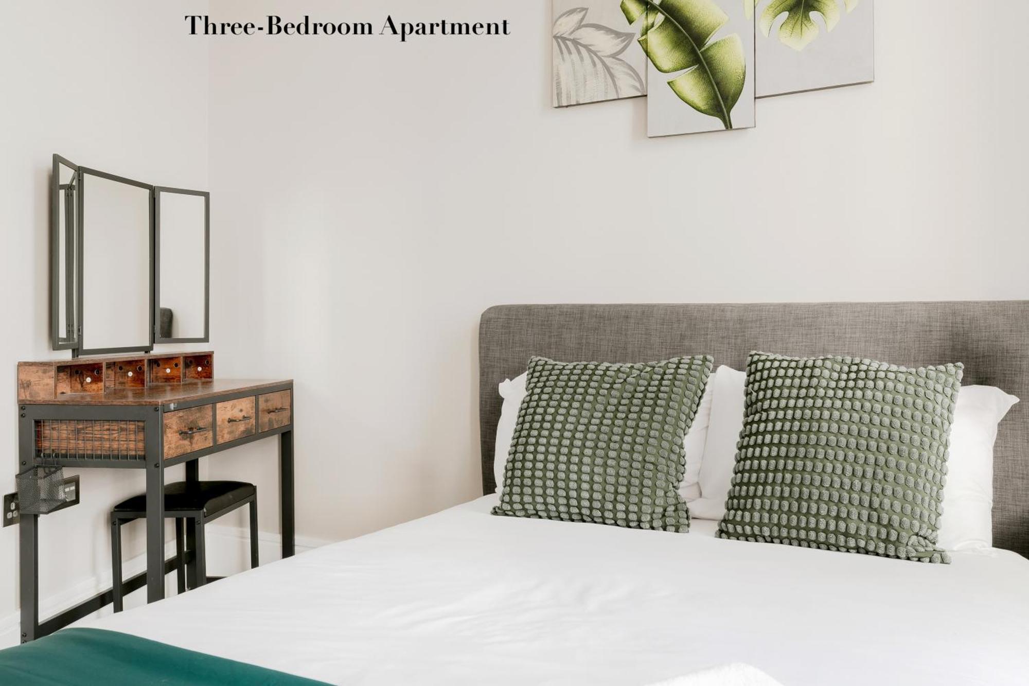Superb Apartments Opposite Edgware Road Station Лондон Номер фото