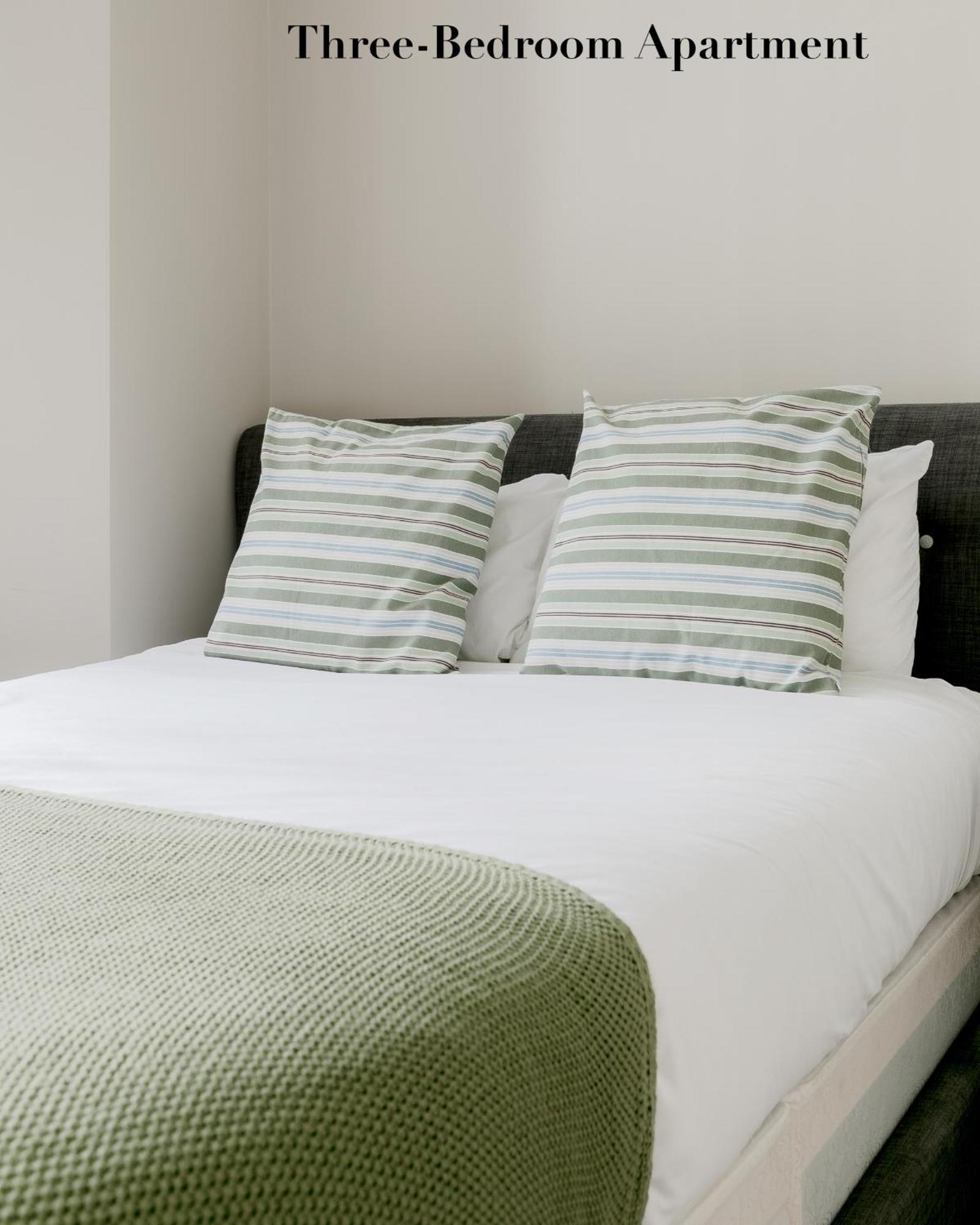 Superb Apartments Opposite Edgware Road Station Лондон Номер фото