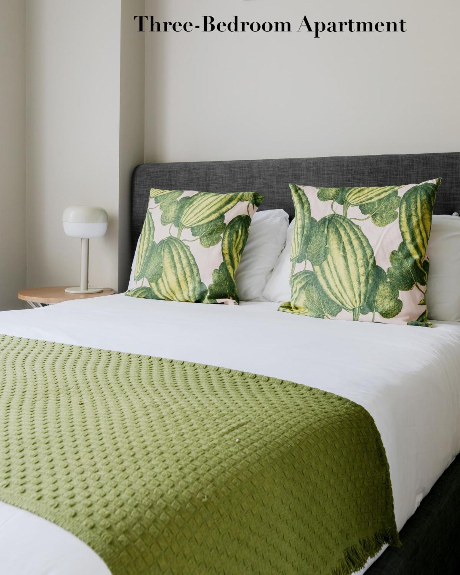 Superb Apartments Opposite Edgware Road Station Лондон Номер фото