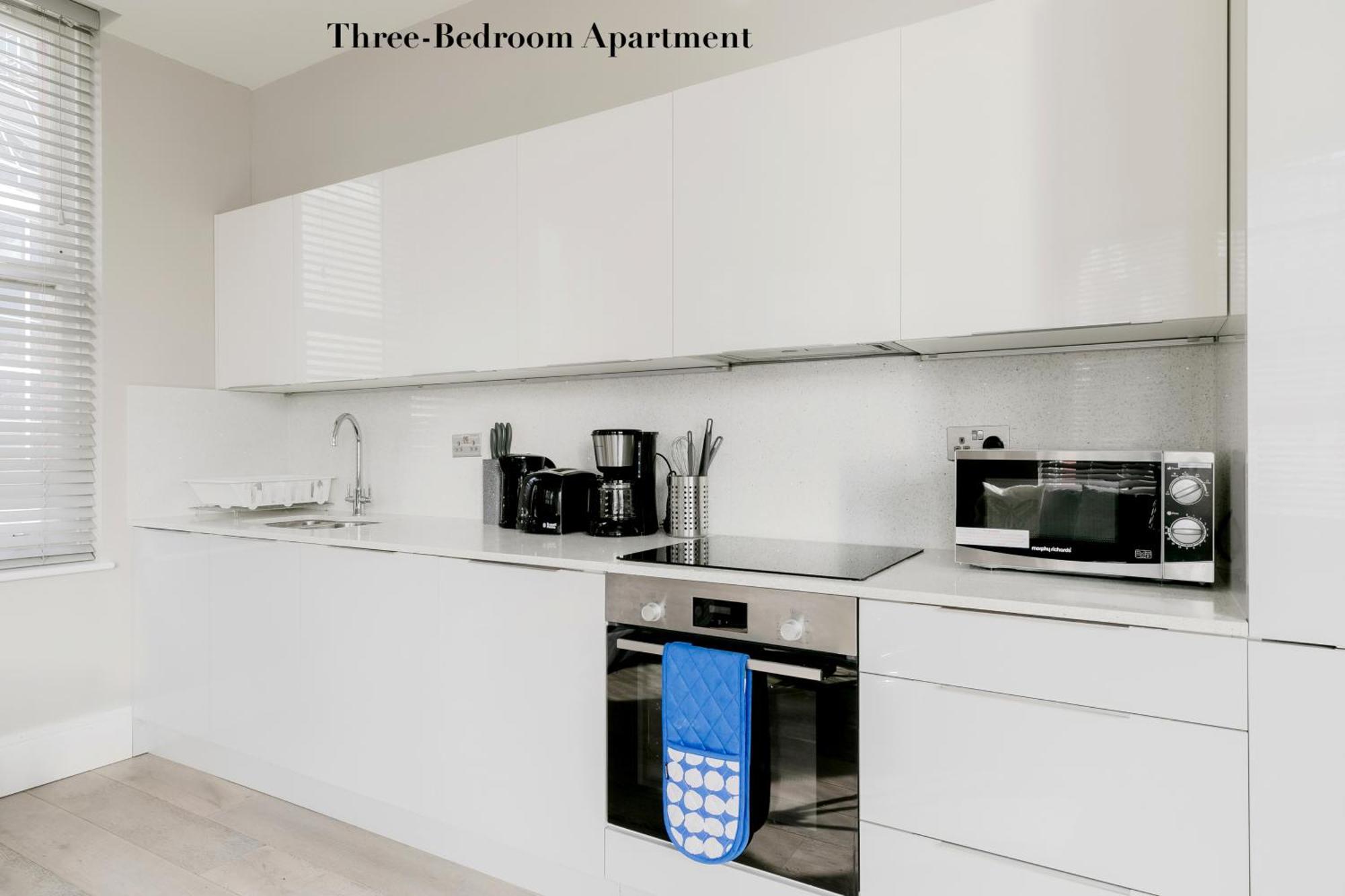 Superb Apartments Opposite Edgware Road Station Лондон Номер фото