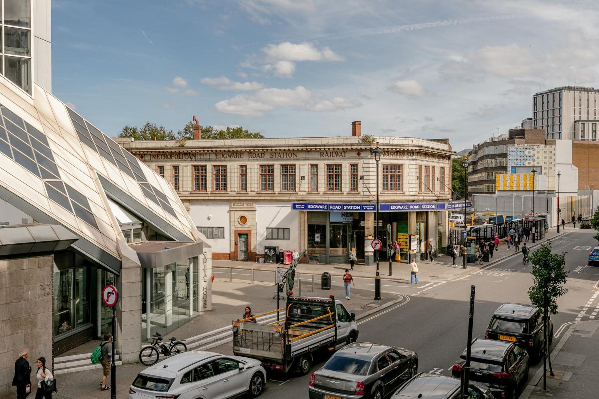 Superb Apartments Opposite Edgware Road Station Лондон Номер фото
