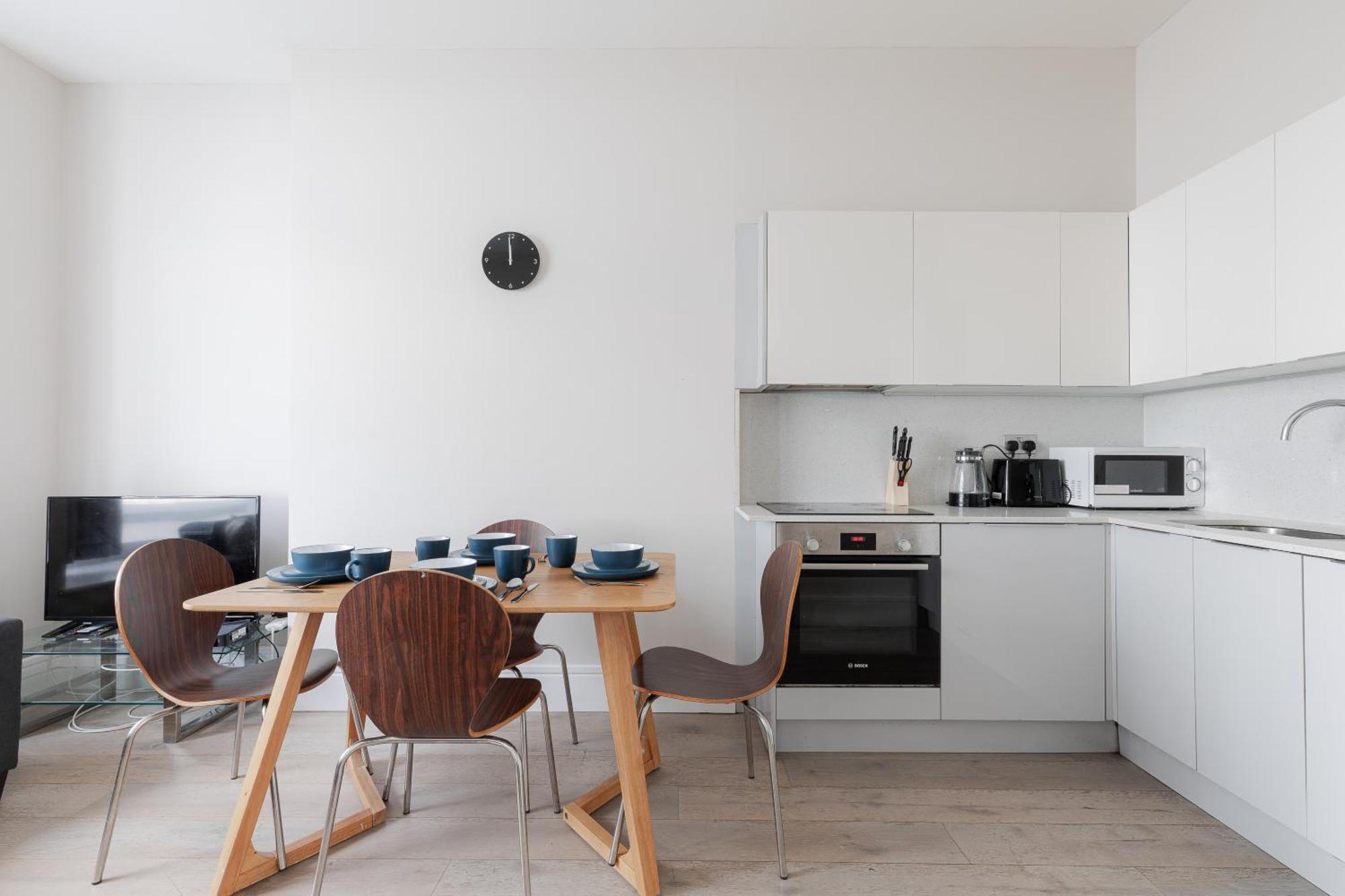 Superb Apartments Opposite Edgware Road Station Лондон Номер фото