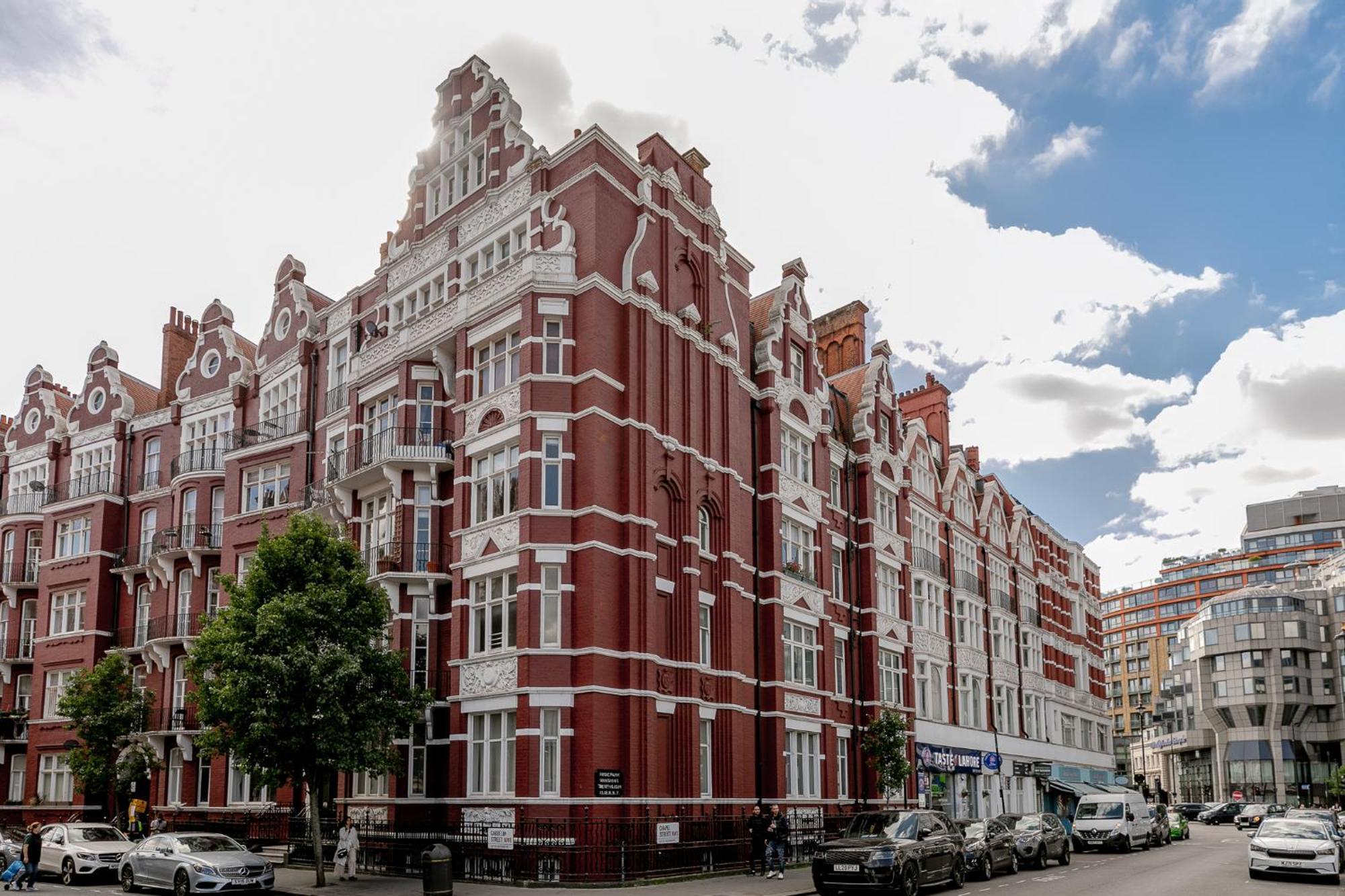 Superb Apartments Opposite Edgware Road Station Лондон Номер фото