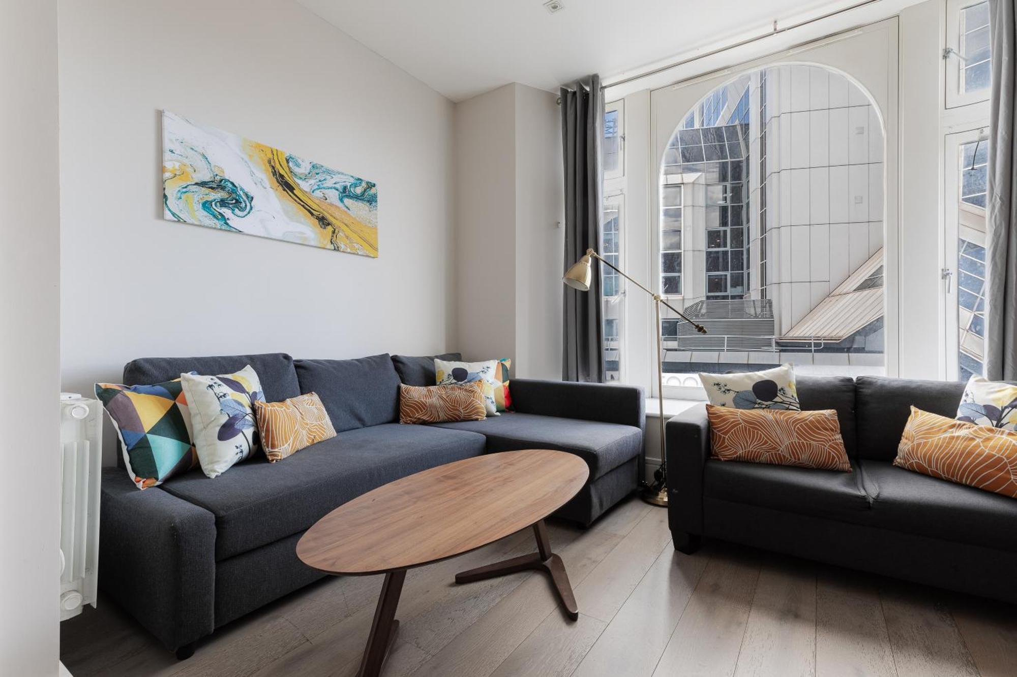 Superb Apartments Opposite Edgware Road Station Лондон Номер фото