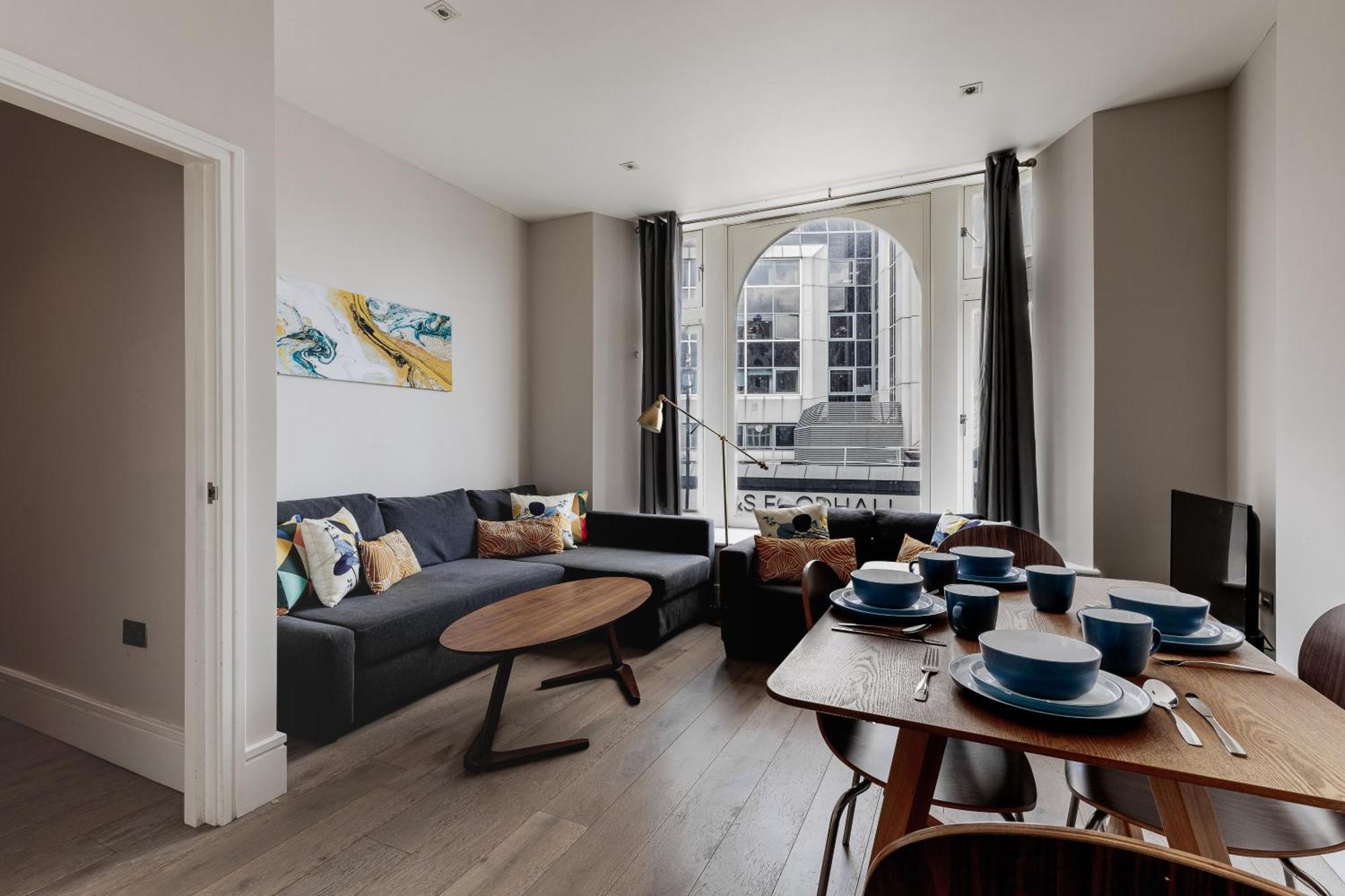 Superb Apartments Opposite Edgware Road Station Лондон Номер фото