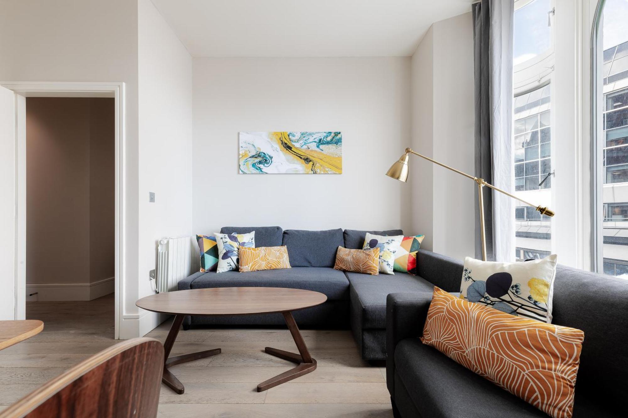 Superb Apartments Opposite Edgware Road Station Лондон Номер фото