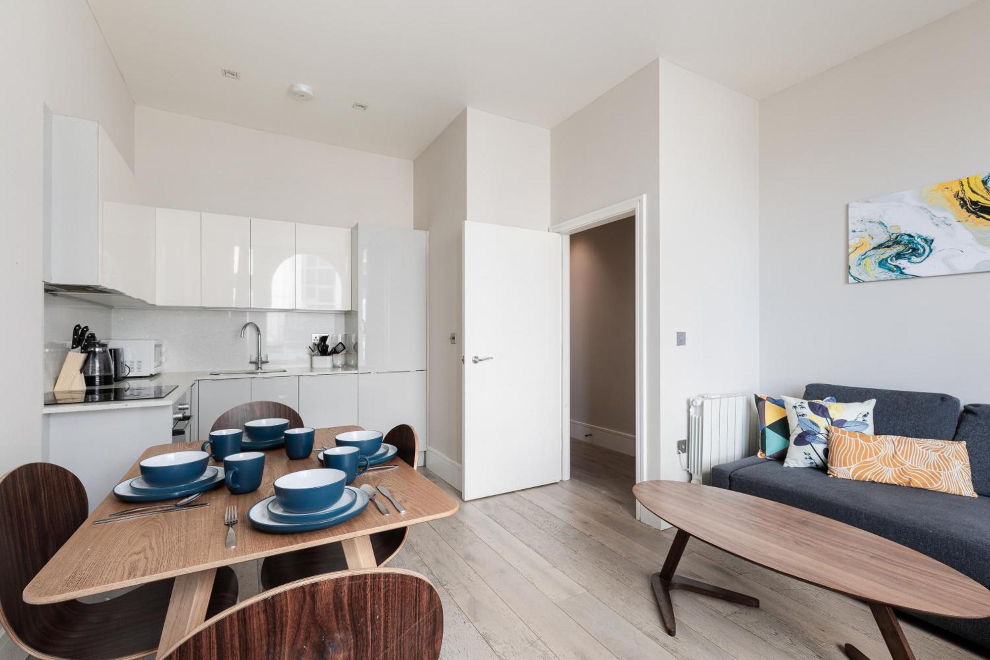 Superb Apartments Opposite Edgware Road Station Лондон Номер фото